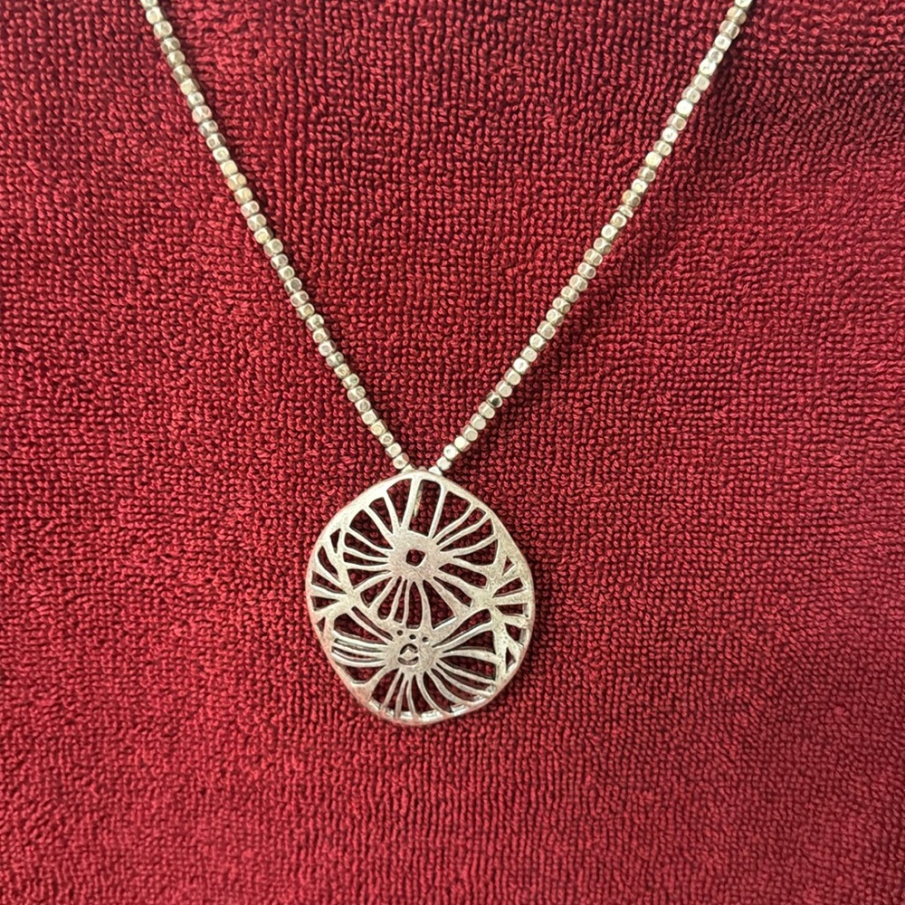 Vintage 90’s Kenneth Cole Silver Medallion Necklace 18” Excellent Condition